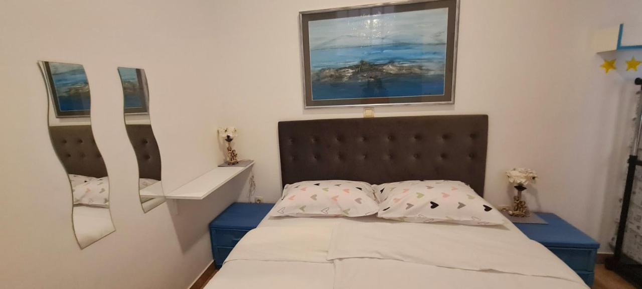 Apartments Villa Krasa ロヴラン エクステリア 写真