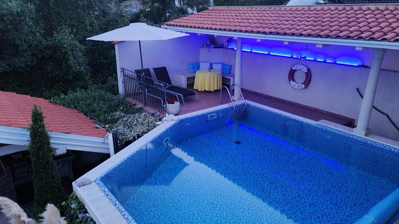 Apartments Villa Krasa ロヴラン エクステリア 写真