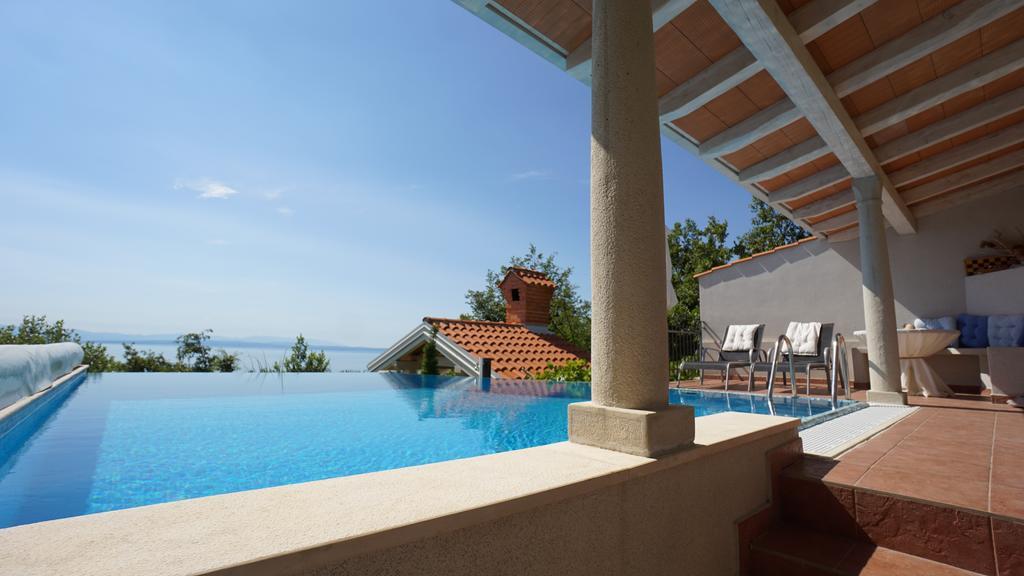 Apartments Villa Krasa ロヴラン エクステリア 写真