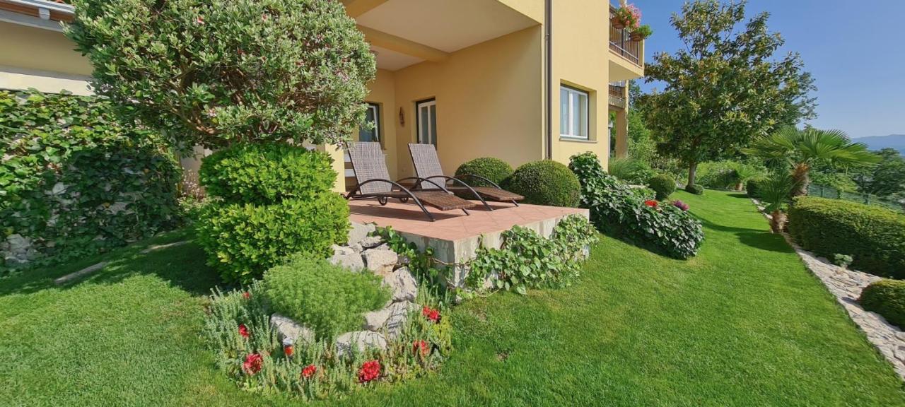 Apartments Villa Krasa ロヴラン エクステリア 写真